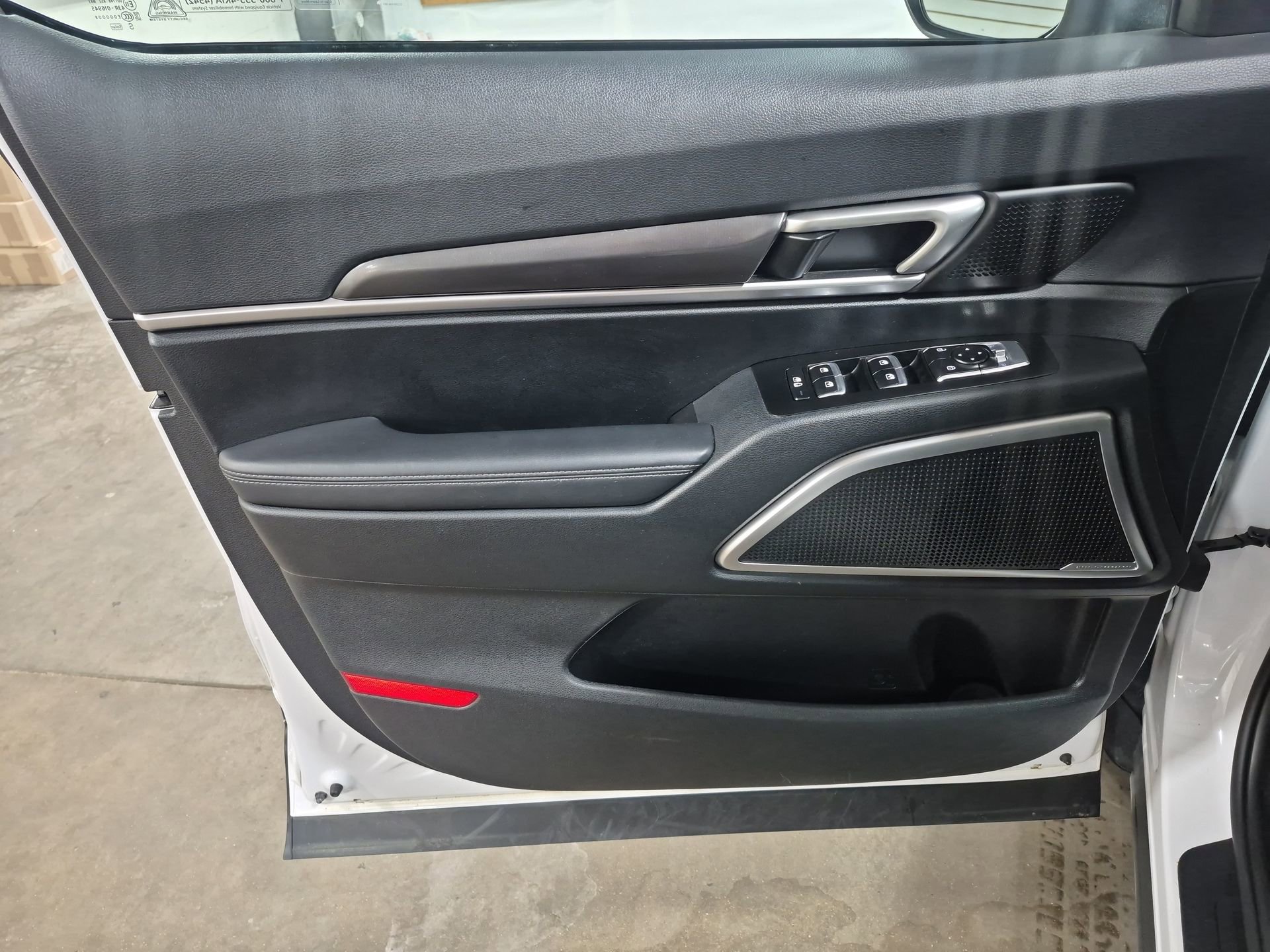 Used 2025 Kia Telluride S AWD/4WD image 23