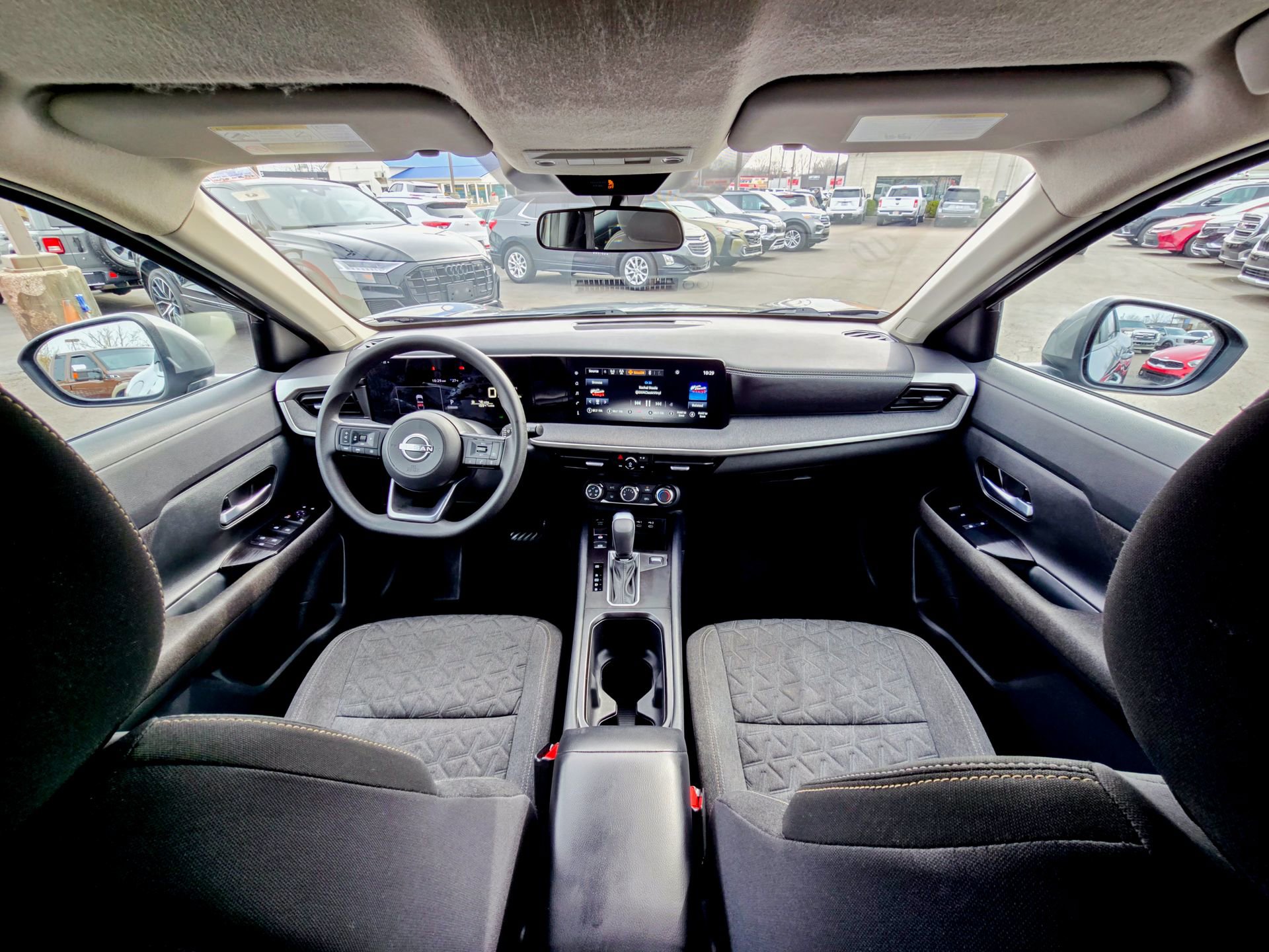 Used 2025 Nissan Kicks SV image 2