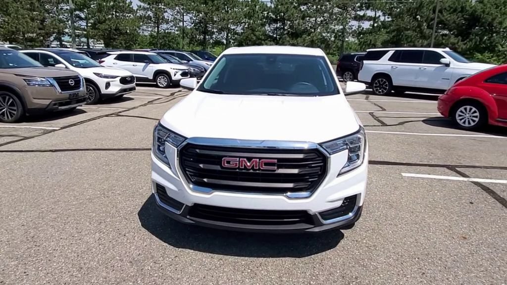 Used 2023 GMC Terrain SLE FWD image 3
