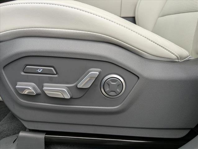 Used 2025 Hyundai Santa Fe Calligraphy image 11