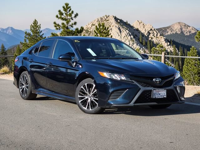 Used 2020 Toyota Camry SE image 2