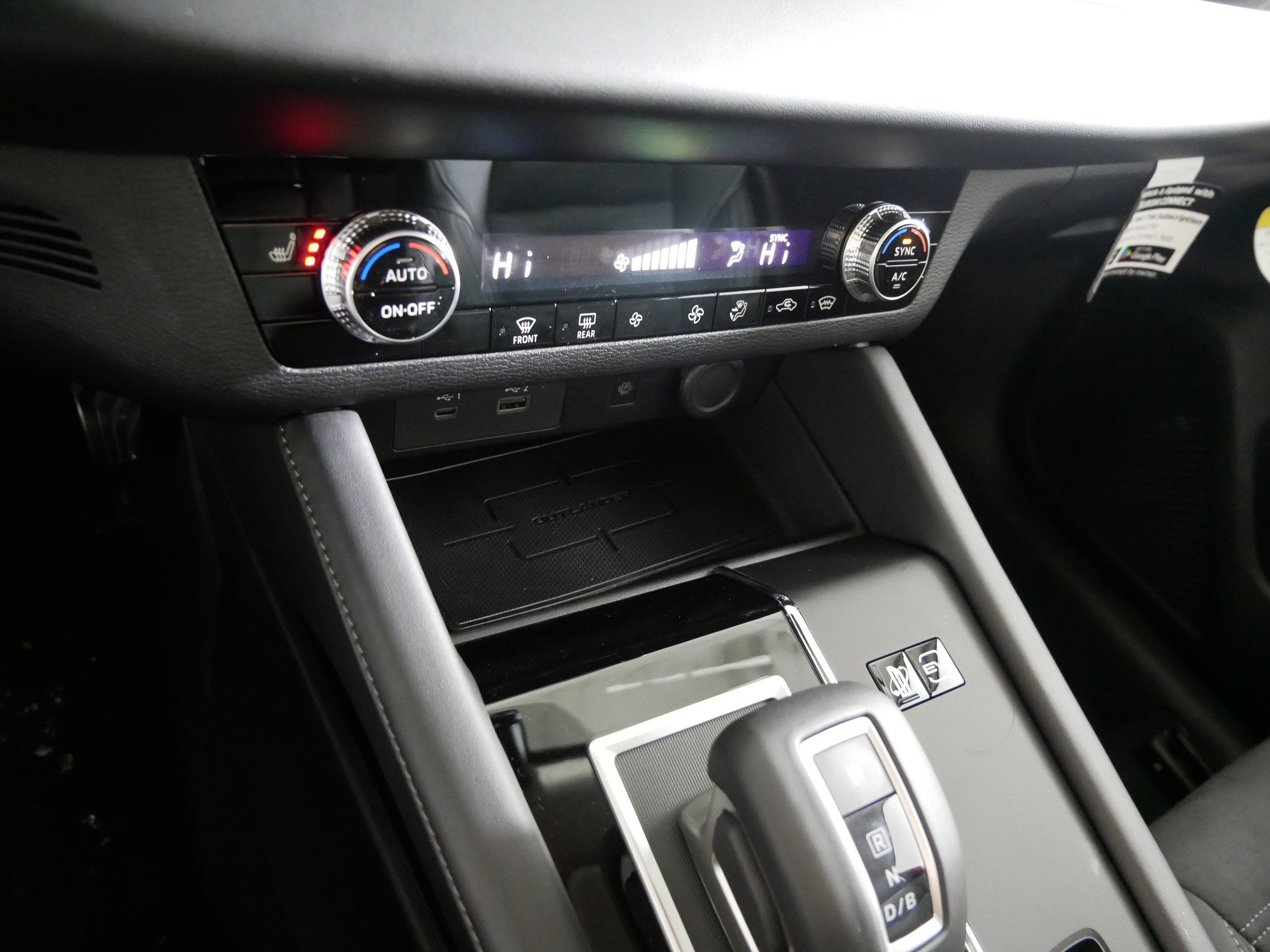 New 2025 Mitsubishi Outlander SE image 7