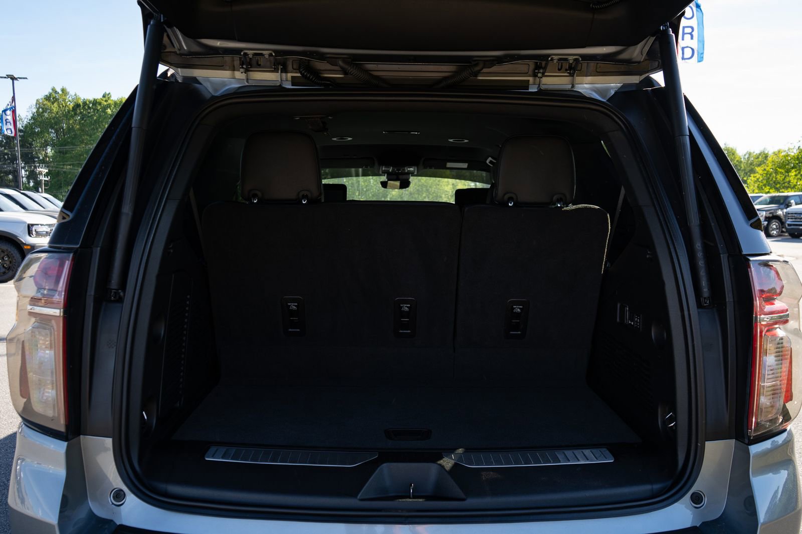 Used 2024 Chevrolet Tahoe Premier RWD image 9