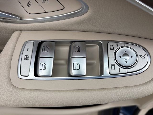 Used 2021 Mercedes-Benz GLC 300 4MATIC image 22