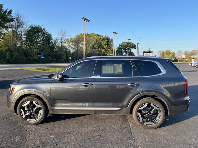 Used 2023 Kia Telluride S w/ S Sunroof Package image 3