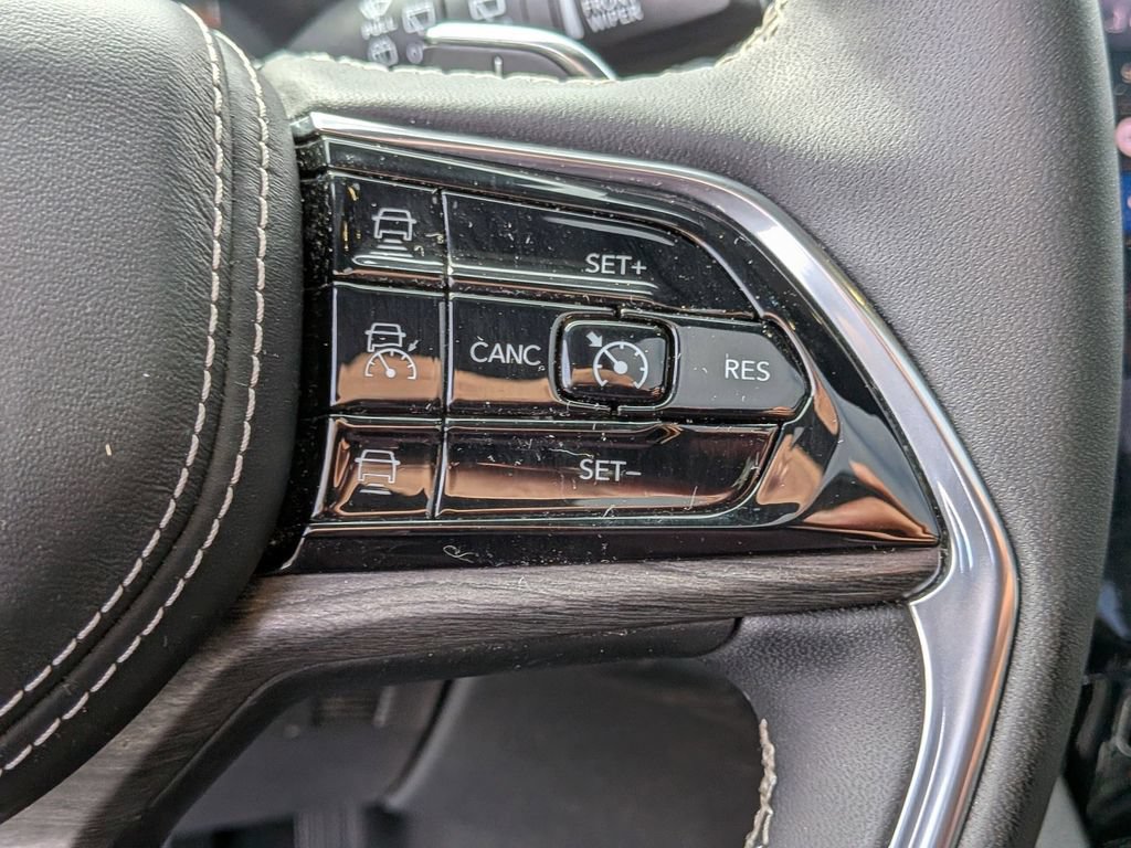 Used 2025 Jeep Grand Cherokee Overland AWD/4WD image 13