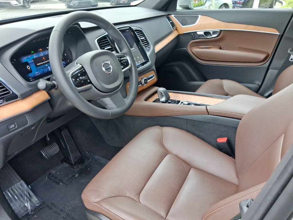 Certified 2024 Volvo XC90 B5 Plus w/ Protection Package Premier AWD/4WD image 13