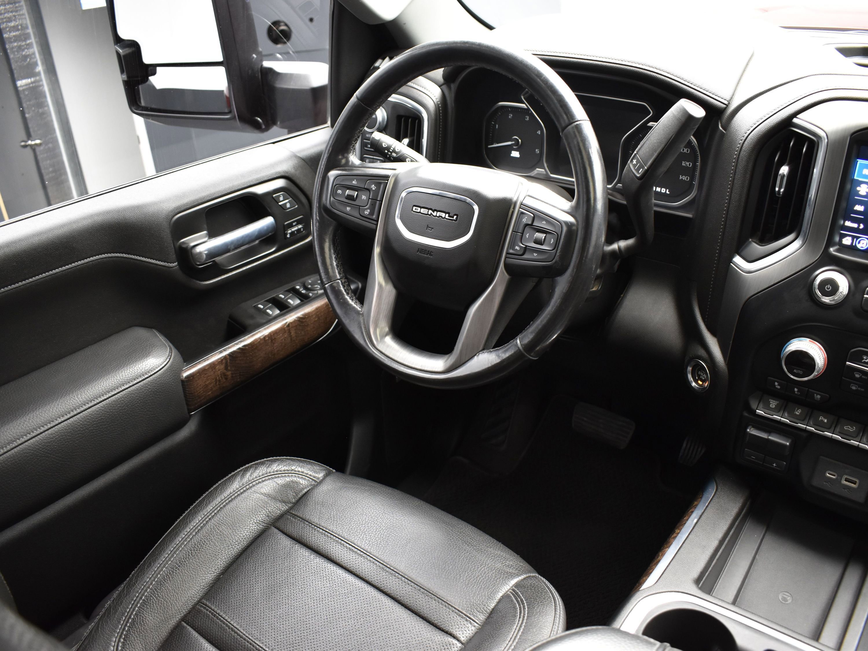 Used 2021 GMC Sierra 3500 Denali w/ Denali Ultimate Package image 23