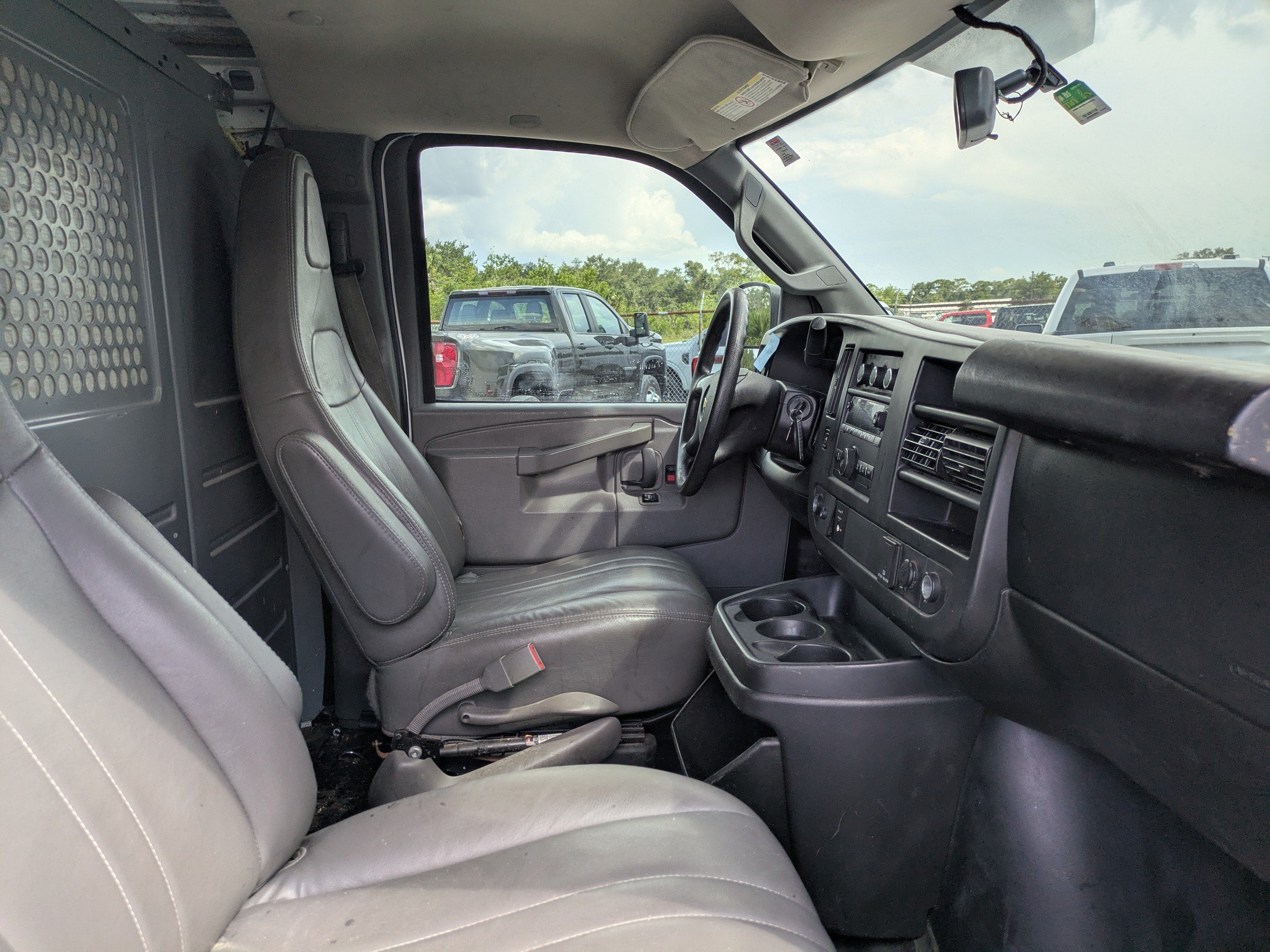 Used 2016 Chevrolet Express 2500 RWD image 16