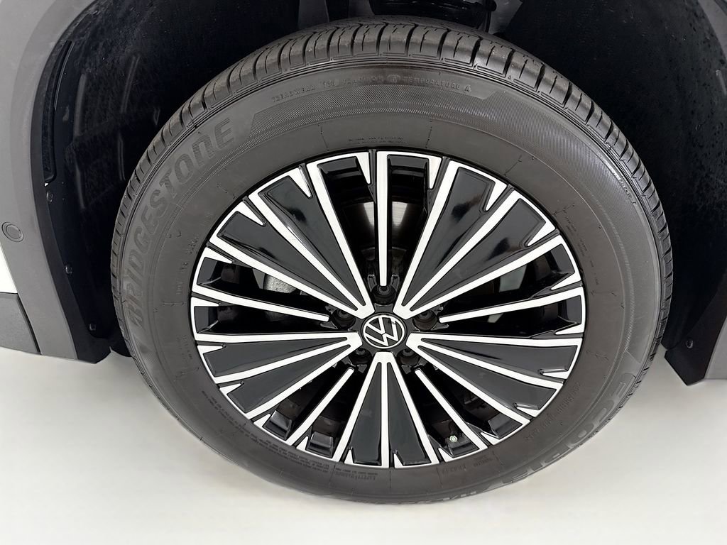 Used 2025 Volkswagen Tiguan S w/ 18" Wheel Package FWD image 28