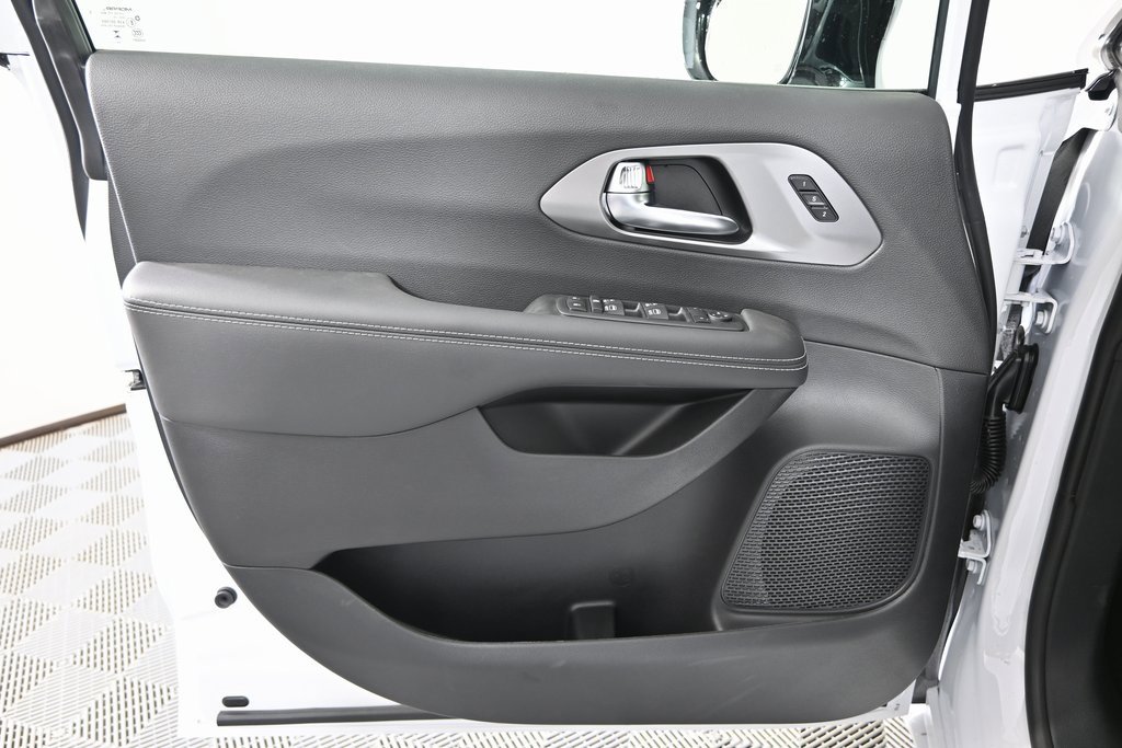 New 2026 Chrysler Pacifica Select image 19