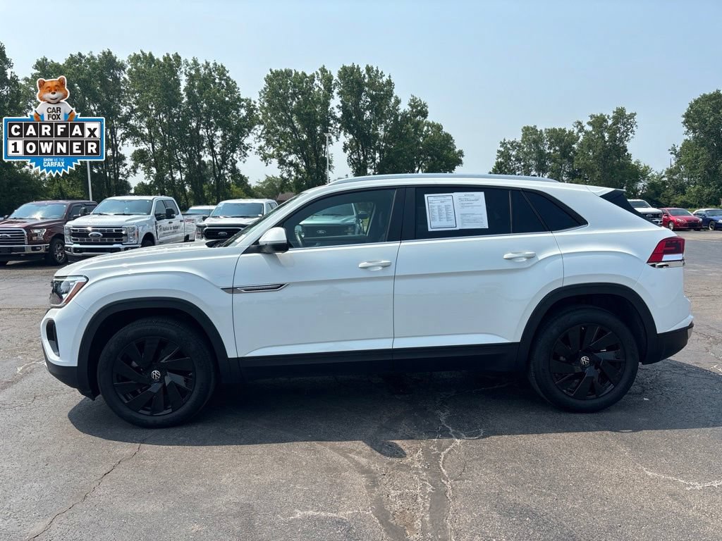 Used 2025 Volkswagen Atlas Cross Sport SE AWD/4WD image 2