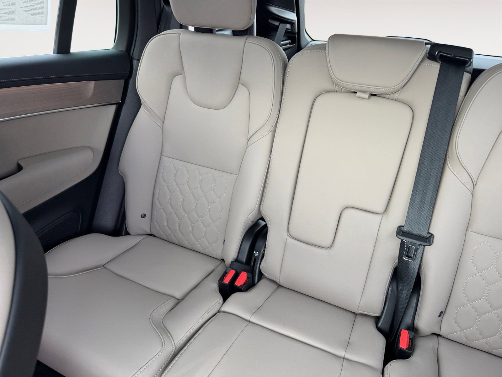 New 2026 Volvo XC90 B6 Plus AWD/4WD image 13