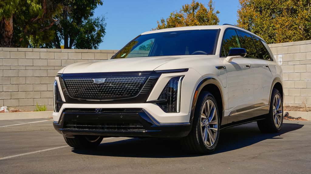 New 2027 Cadillac Vistiq Luxury w/ LPO, Floor Liner Package AWD/4WD image 2