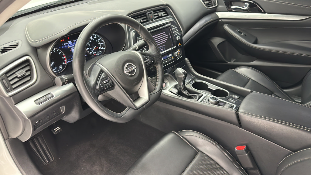 Used 2023 Nissan Maxima SV w/ Floor Mat Group FWD image 11