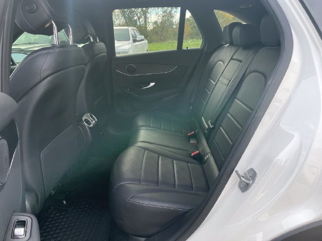 Used 2021 Mercedes-Benz GLC 300 4MATIC image 28
