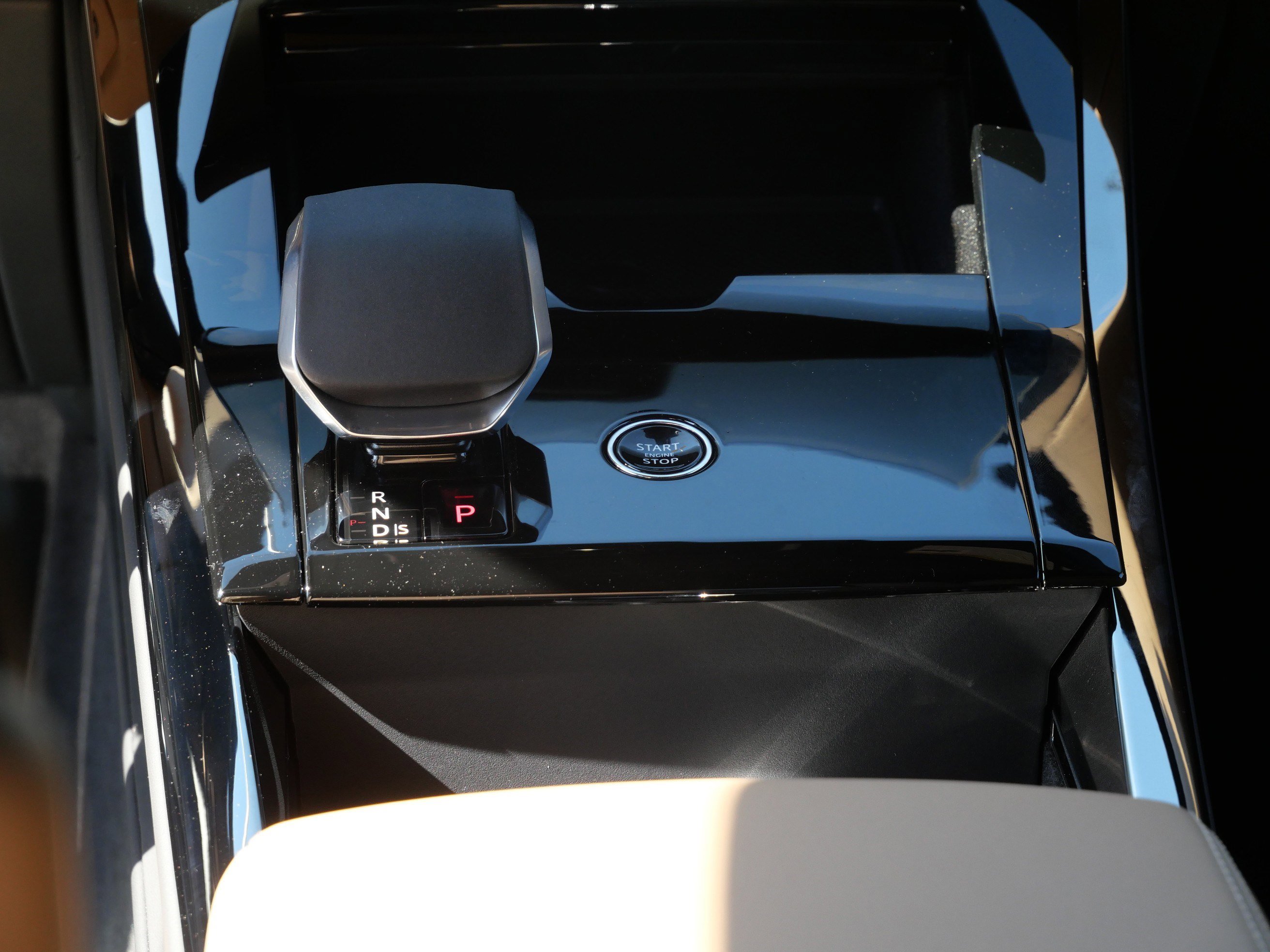 New 2026 Land Rover Range Rover Sport SE AWD/4WD image 8