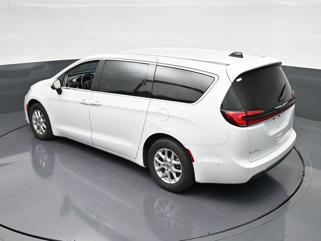 Used 2023 Chrysler Pacifica Touring-L FWD image 22
