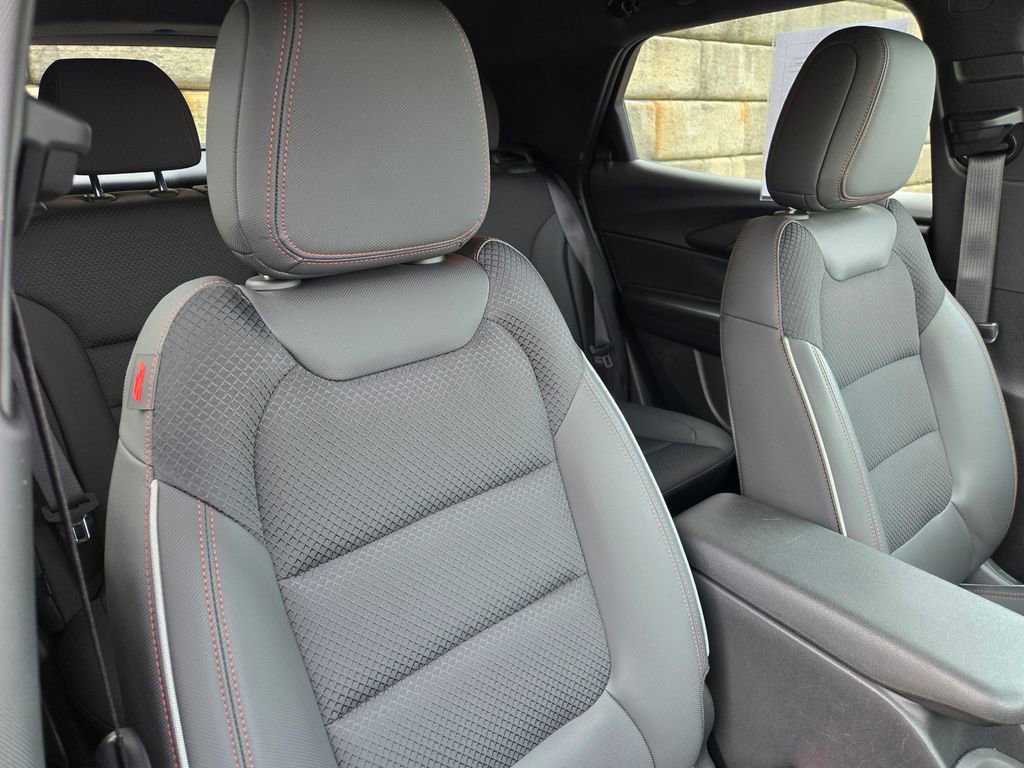 Used 2023 Chevrolet TrailBlazer RS image 32