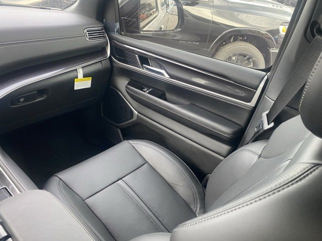 New 2024 Jeep Wagoneer L Base w/ Convenience Group I image 37