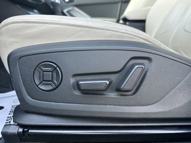 Used 2020 Audi Q3 2.0T Premium Plus w/ Premium Plus Package AWD/4WD image 13