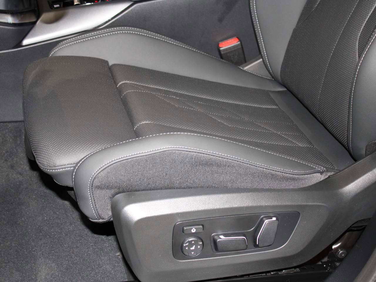 Certified 2025 BMW X3 xDrive30i AWD/4WD image 14