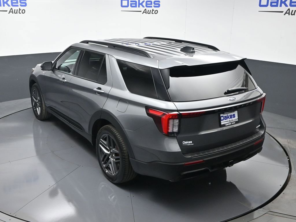 Used 2025 Ford Explorer ST-Line w/ ST-Line Street Pack image 55