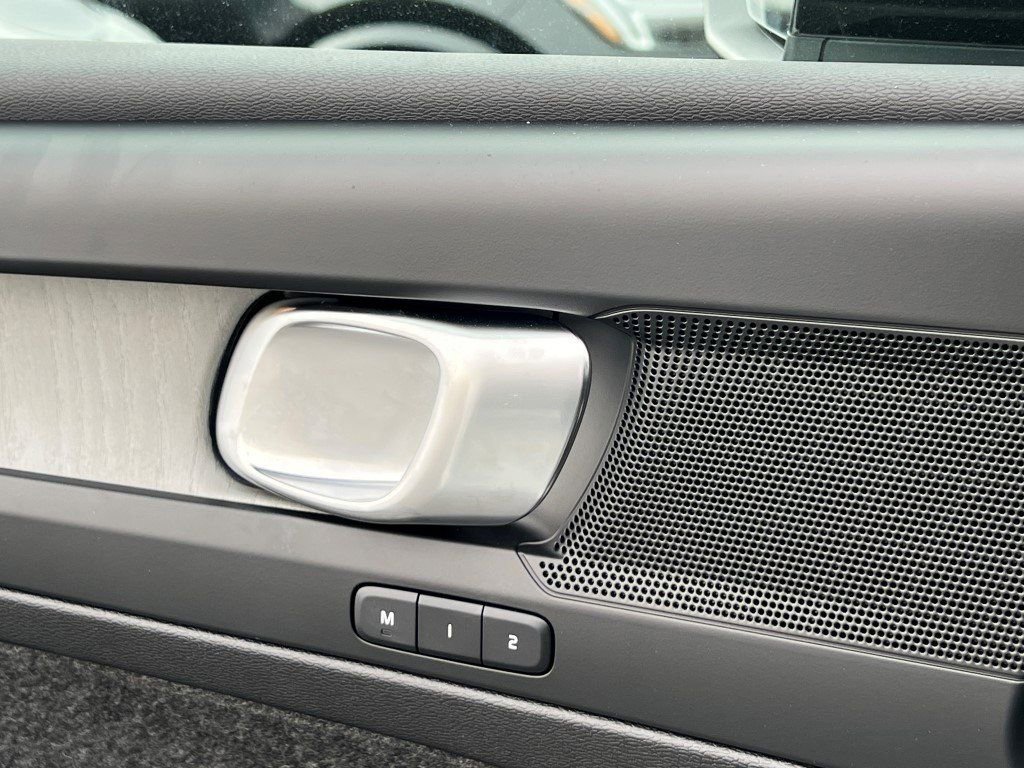 New 2026 Volvo EX40 Plus w/ Climate Package image 29