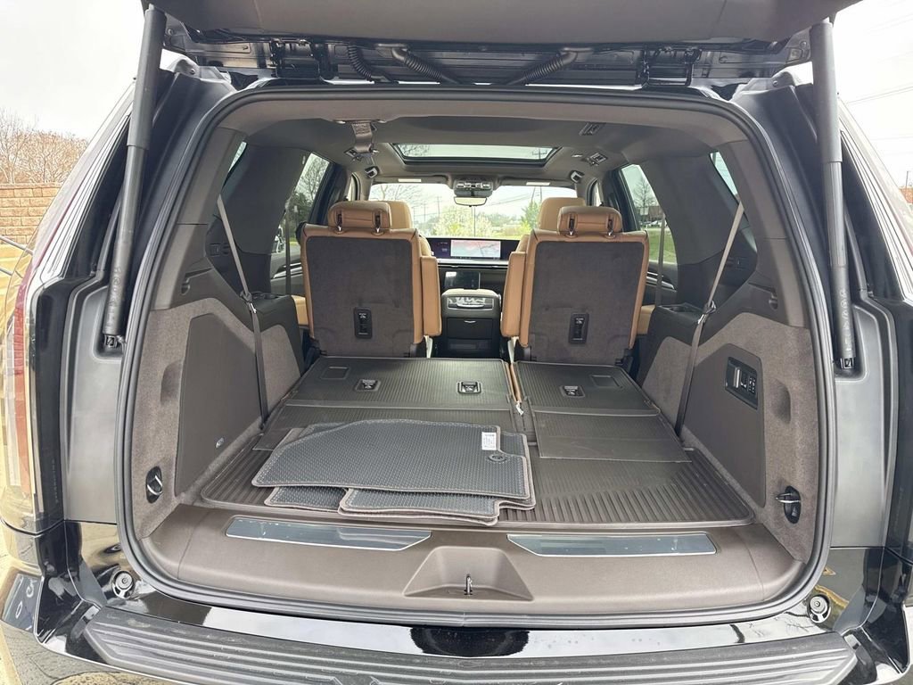 New 2026 Cadillac Escalade Luxury w/ LPO, Floor Liner Package AWD/4WD image 12