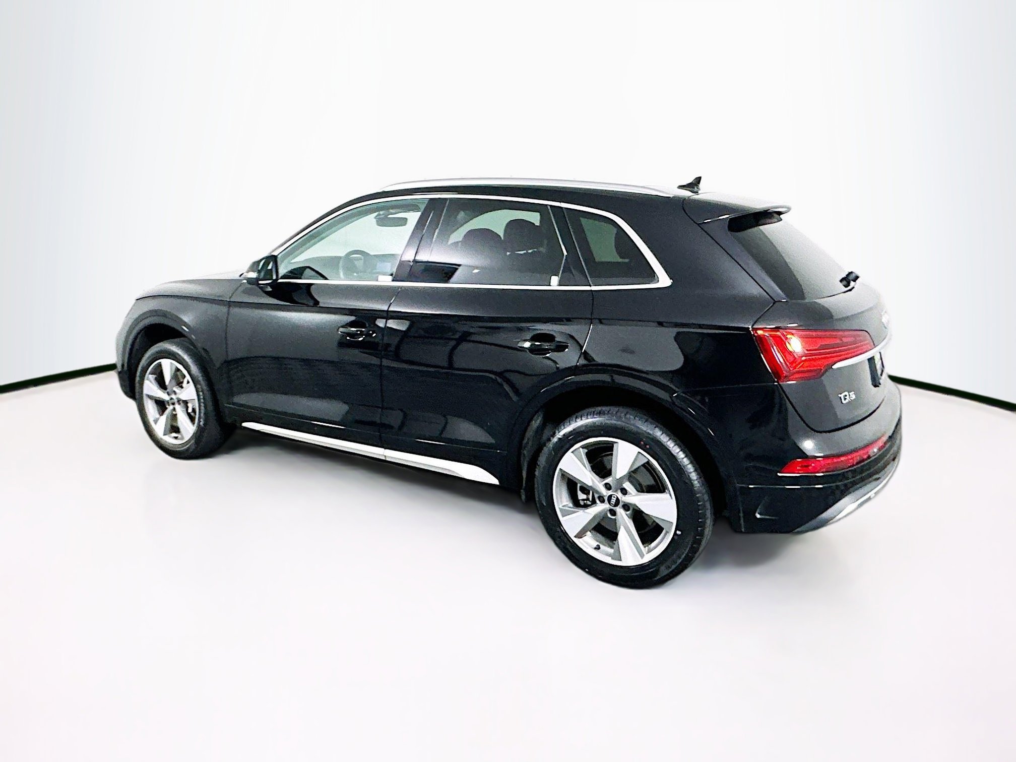 Used 2023 Audi Q5 2.0T Premium Plus w/ Premium Plus Package image 5