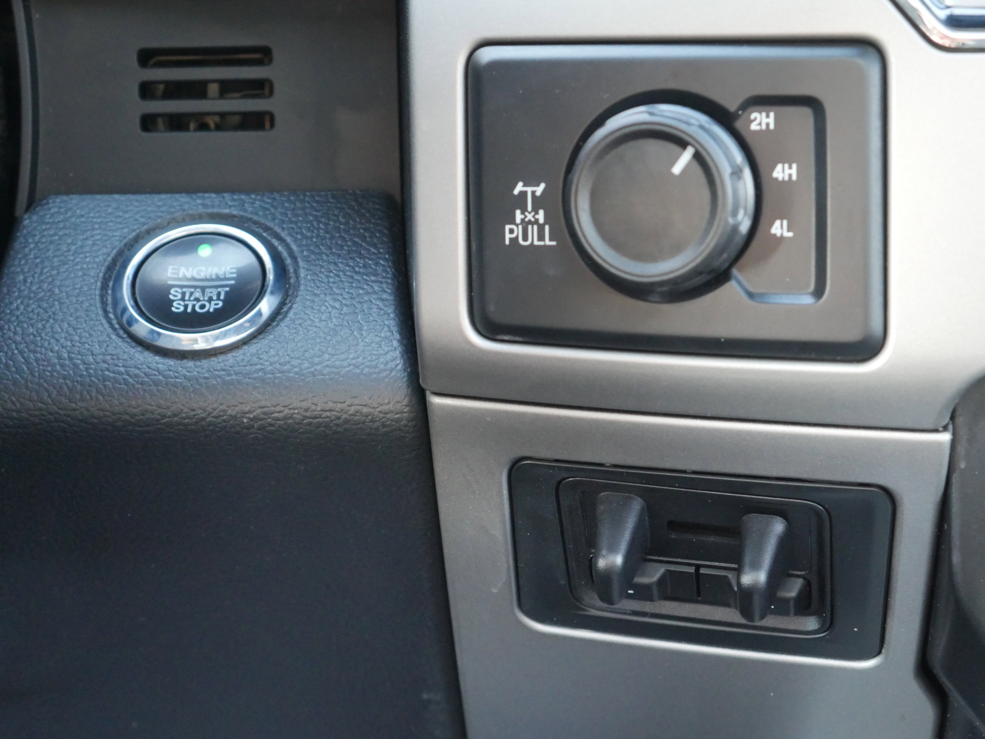 Used 2022 Ford F250 Lariat w/ Tremor Off-Road Package image 9