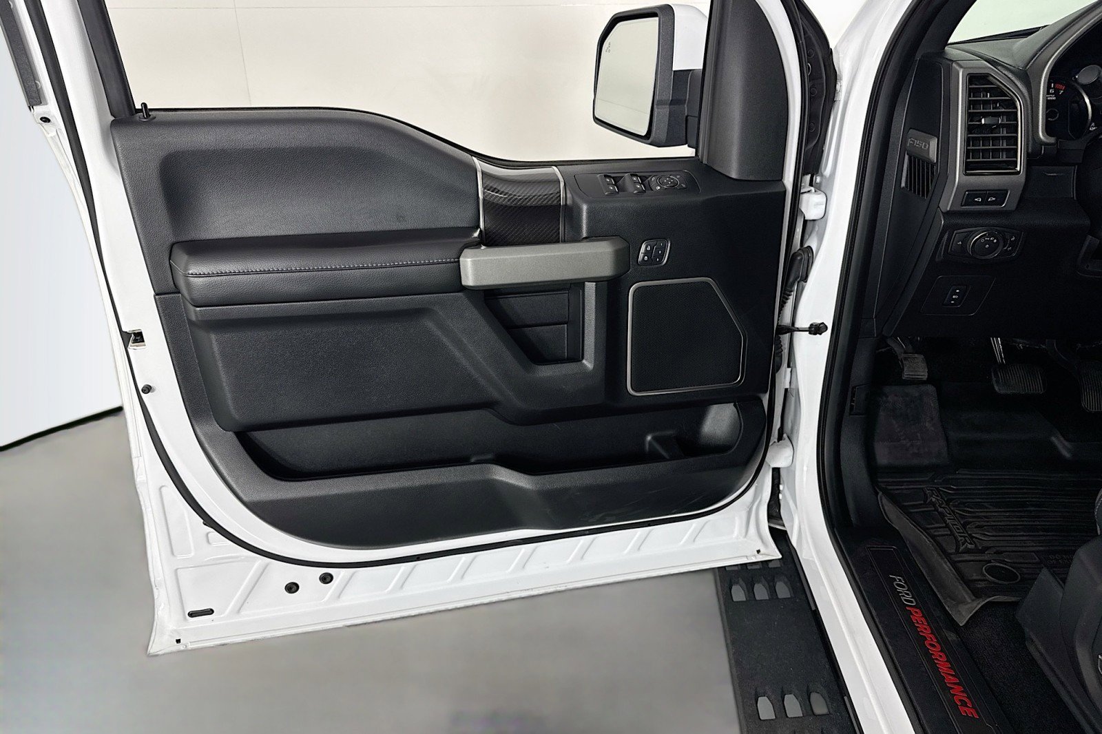 Used 2018 Ford F150 Raptor w/ Equipment Group 802A Luxury AWD/4WD image 22