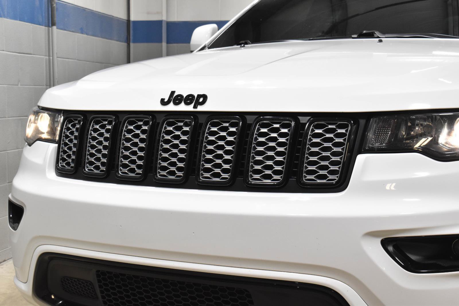 Used 2021 Jeep Grand Cherokee Laredo X image 30