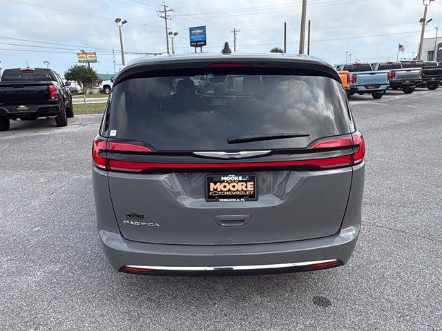 Used 2025 Chrysler Pacifica Select FWD image 7