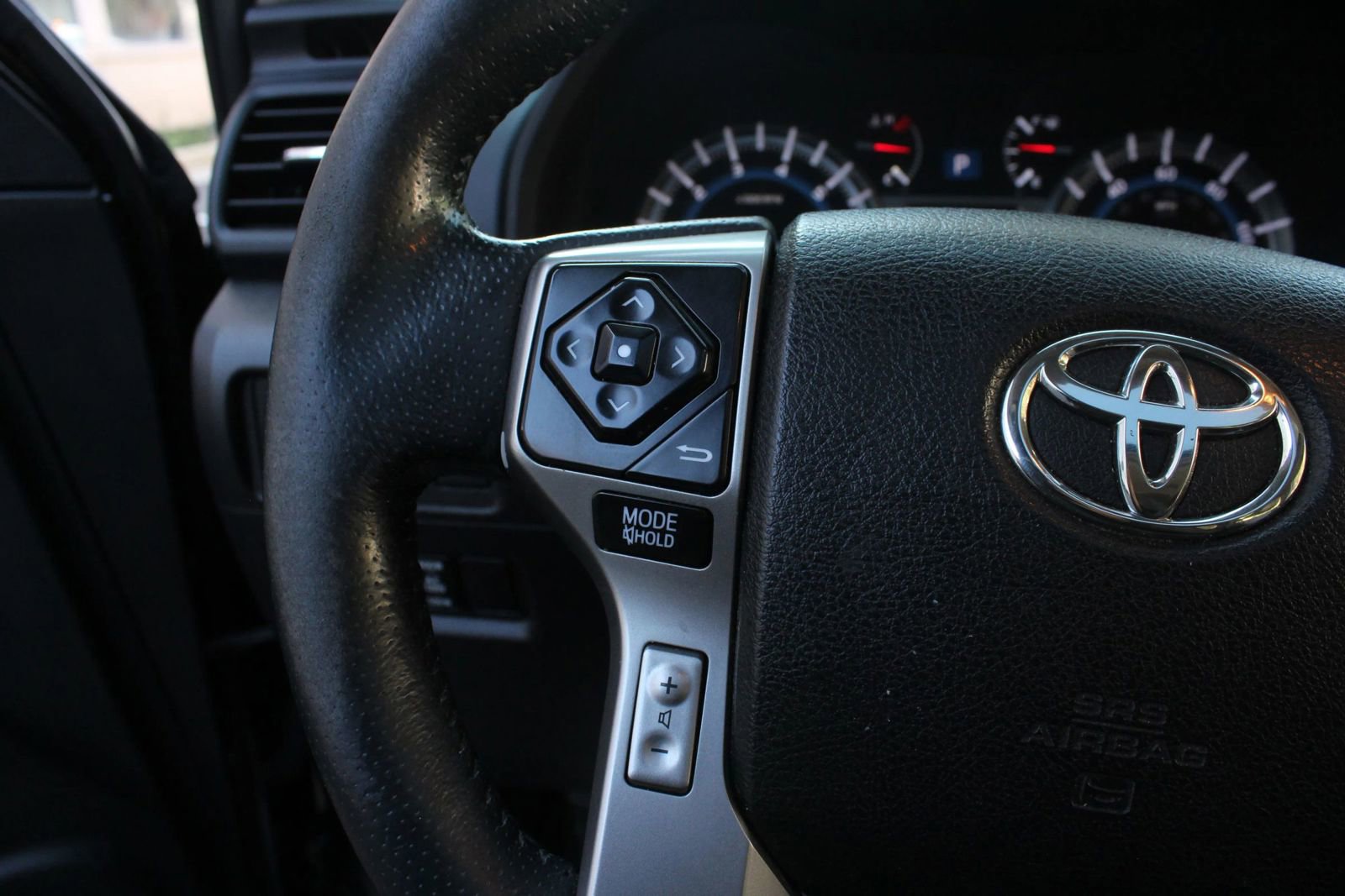 Used 2018 Toyota 4Runner Limited AWD/4WD image 29