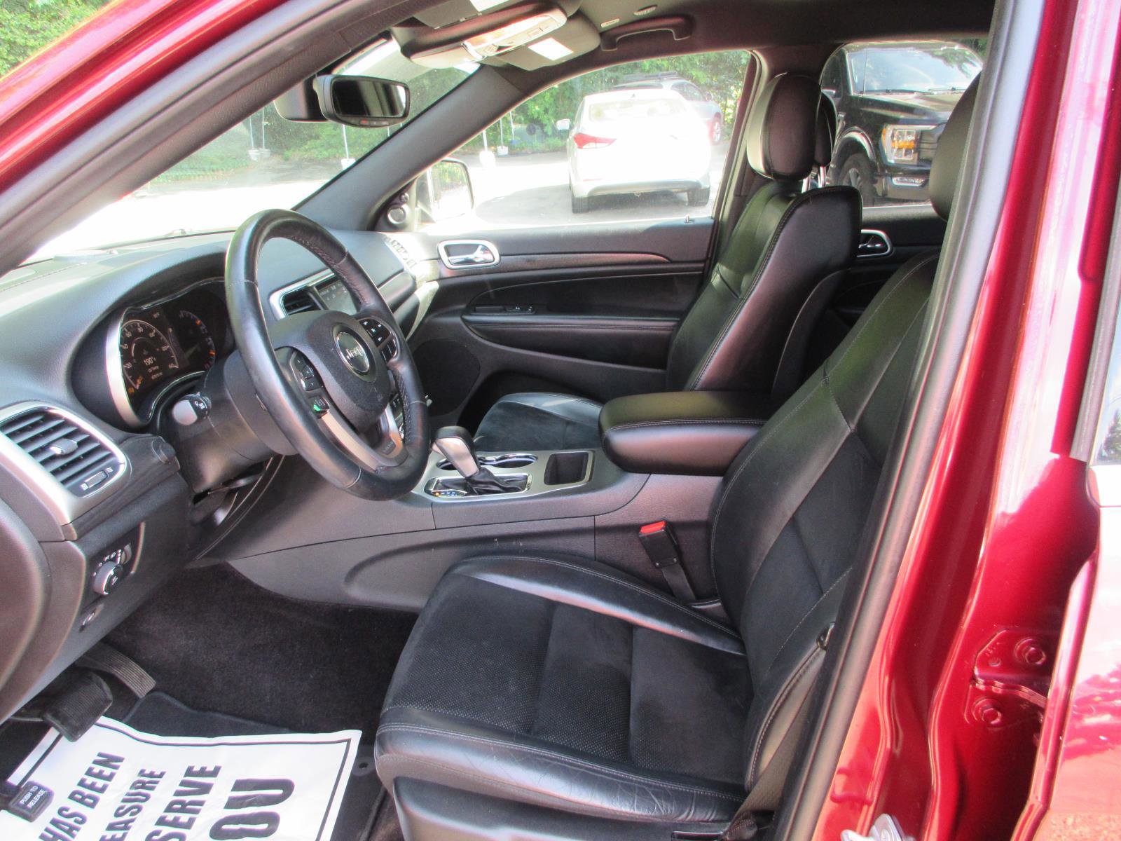 Used 2018 Jeep Grand Cherokee Laredo AWD/4WD image 10