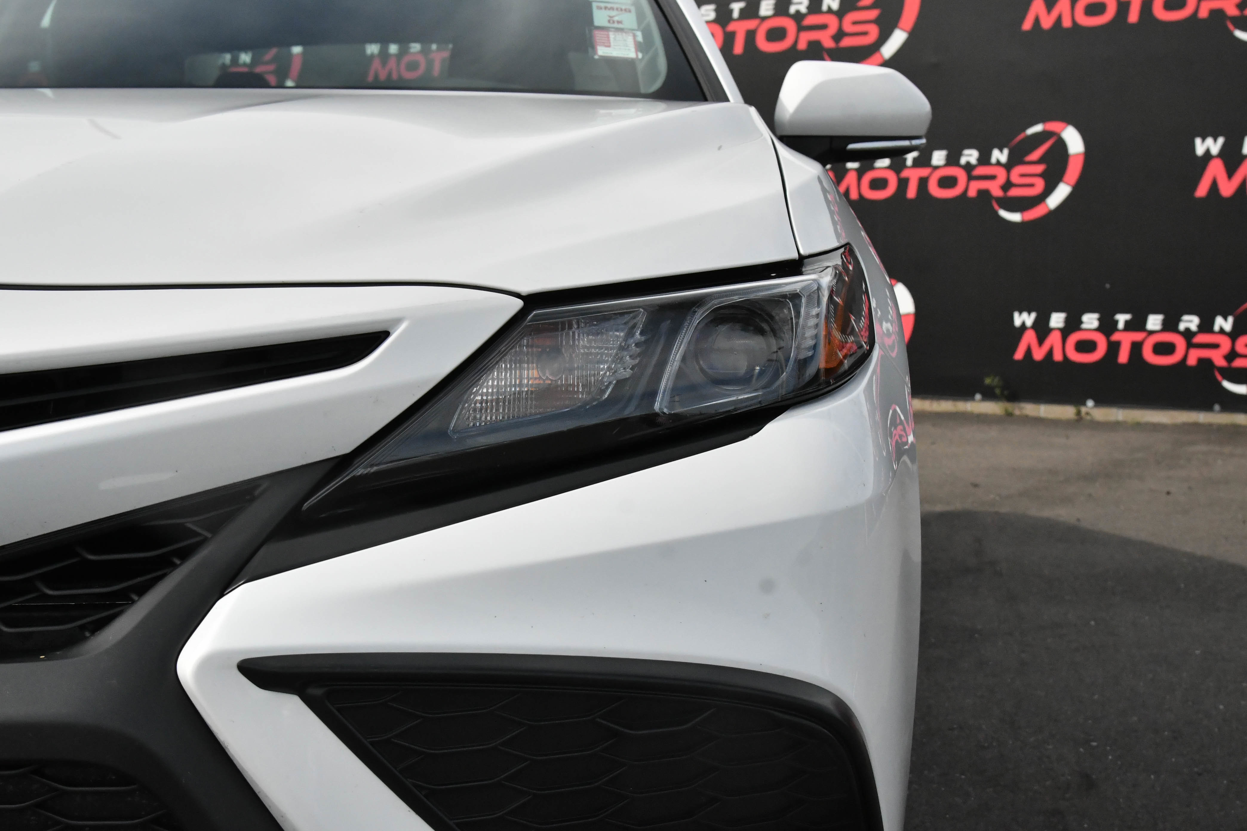 Used 2024 Toyota Camry SE image 11