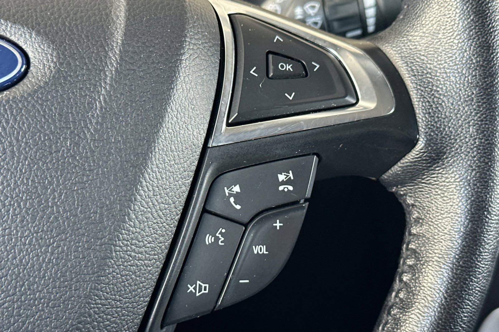 Used 2024 Ford Edge SEL image 38