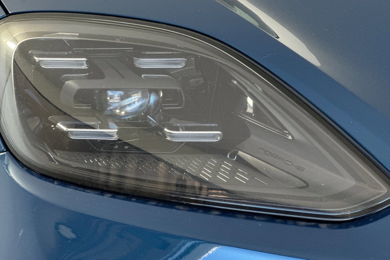 Used 2024 Porsche Cayenne AWD/4WD image 10