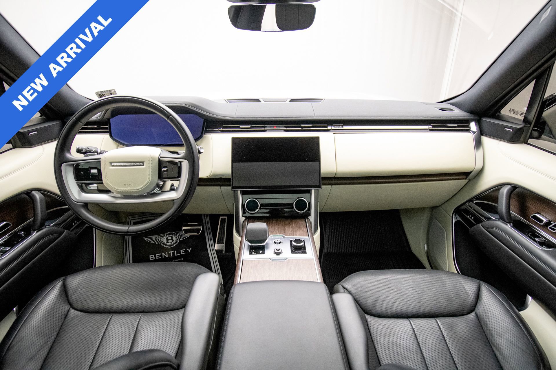 Used 2023 Land Rover Range Rover SE image 16