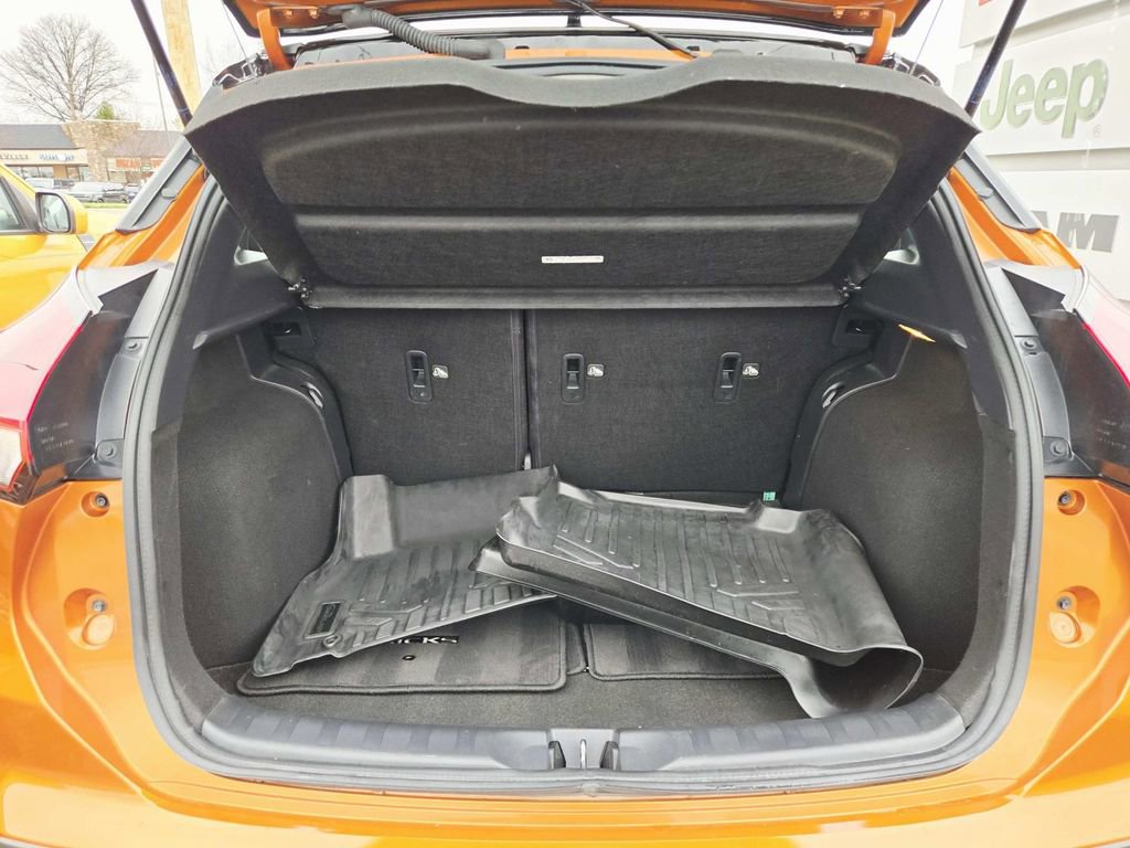 Used 2023 Nissan Kicks SR w/ SR Premium Package image 13