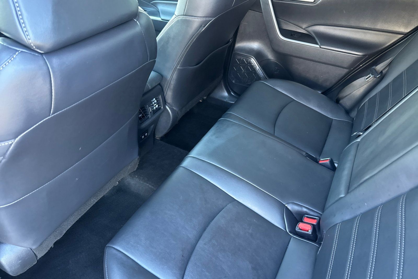 Used 2021 Toyota RAV4 XLE Premium w/ Carpet Mat Package (TMS) image 12