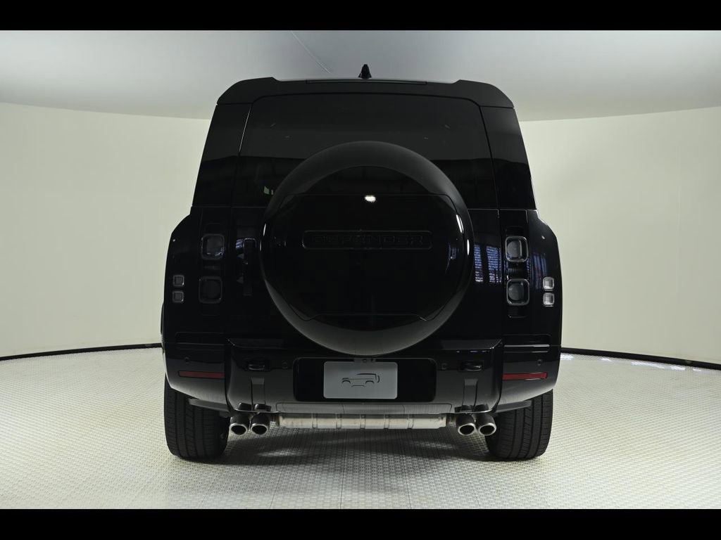 New 2025 Land Rover Defender 130 V8 image 4