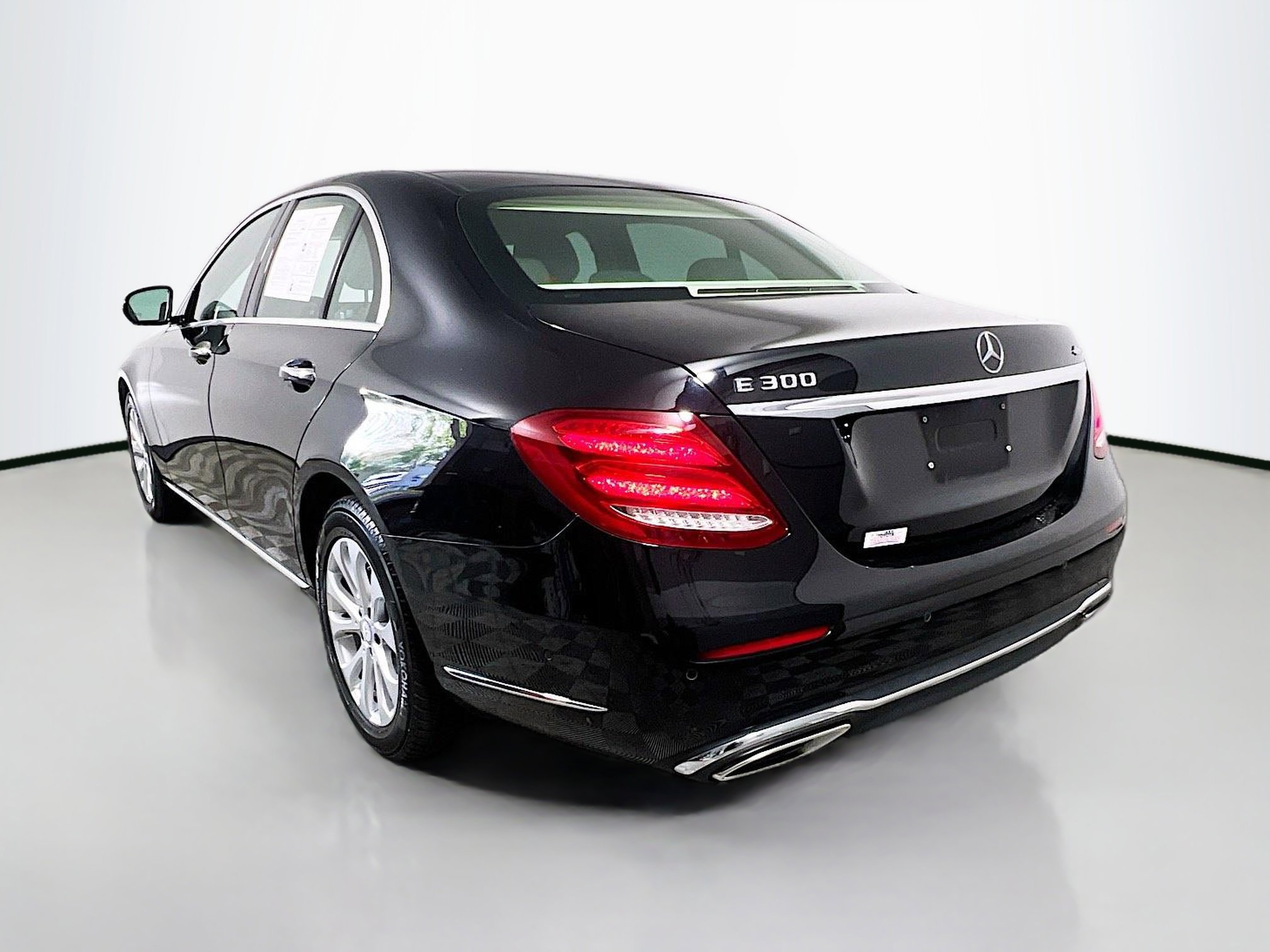 Used 2017 Mercedes-Benz E 300 4MATIC image 8