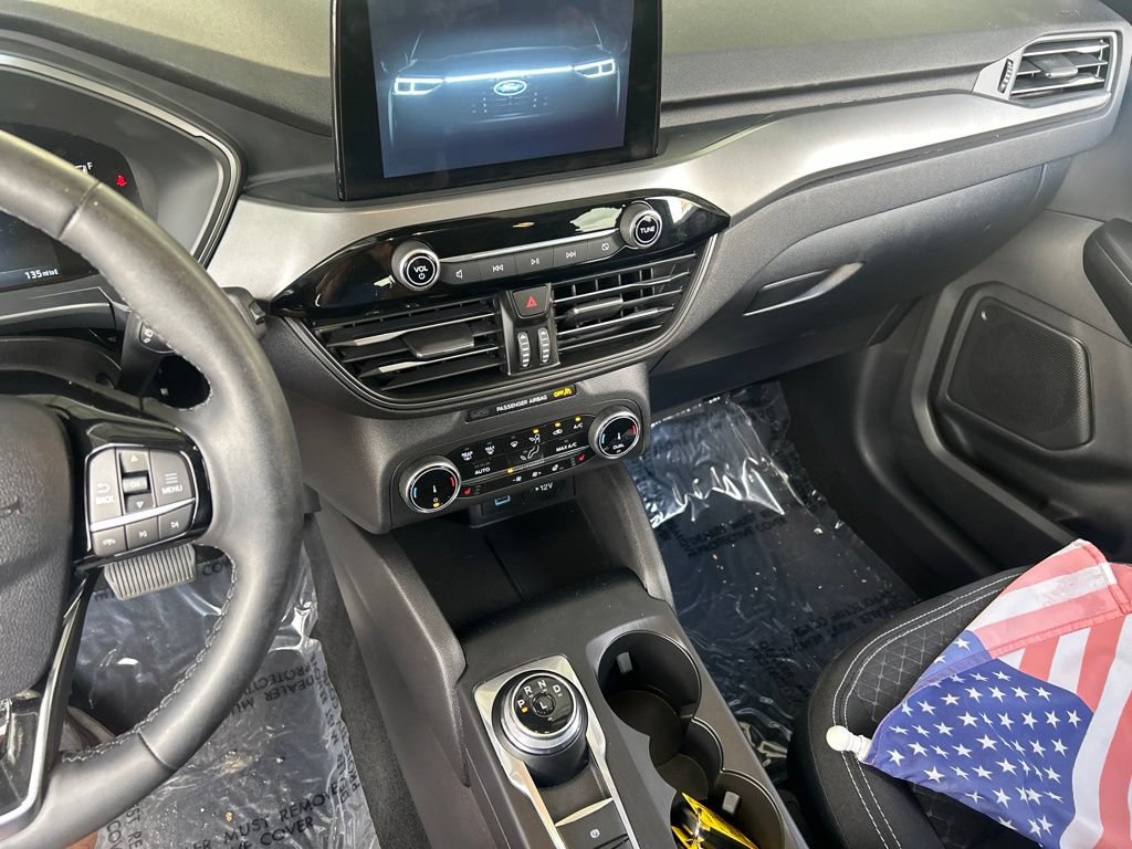 Used 2023 Ford Escape Active w/ Cold Weather Package FWD image 5