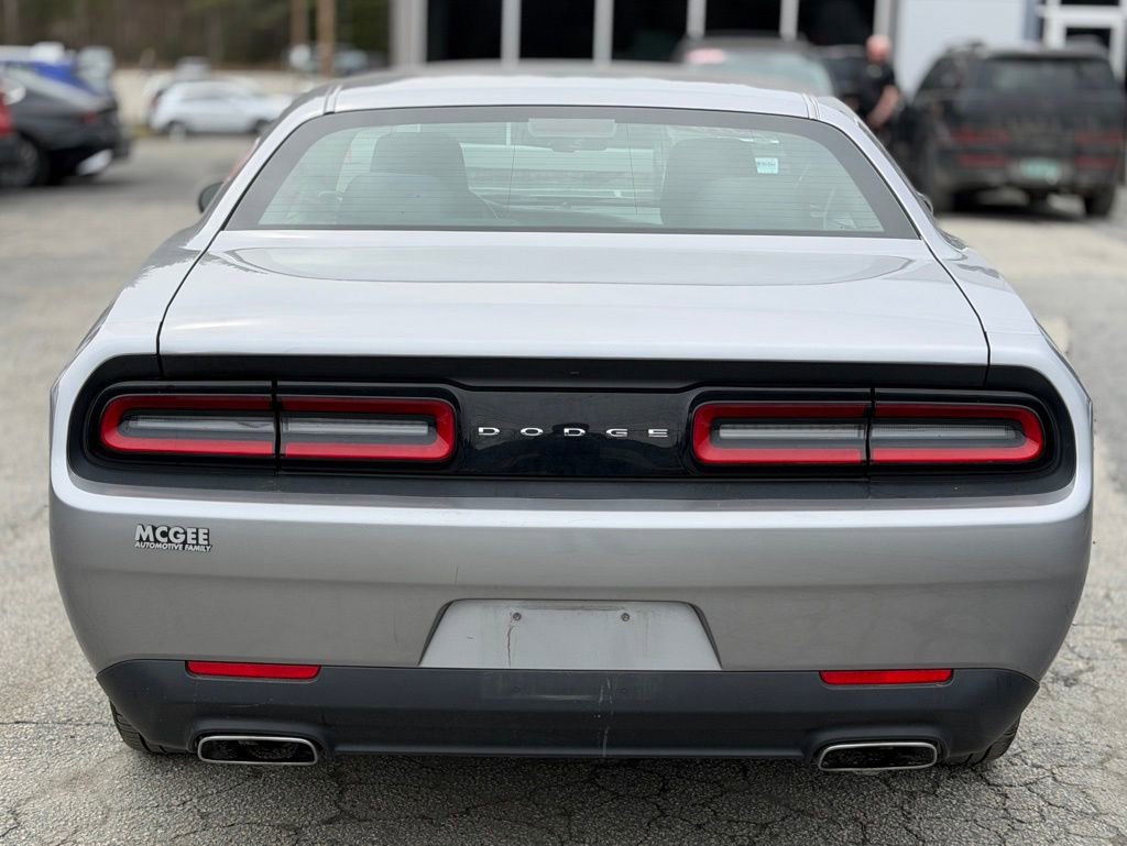 Used 2016 Dodge Challenger SXT image 4