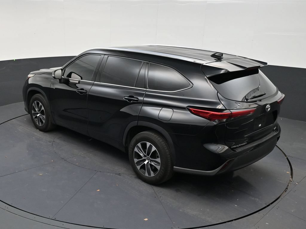 Used 2021 Toyota Highlander XLE FWD image 14
