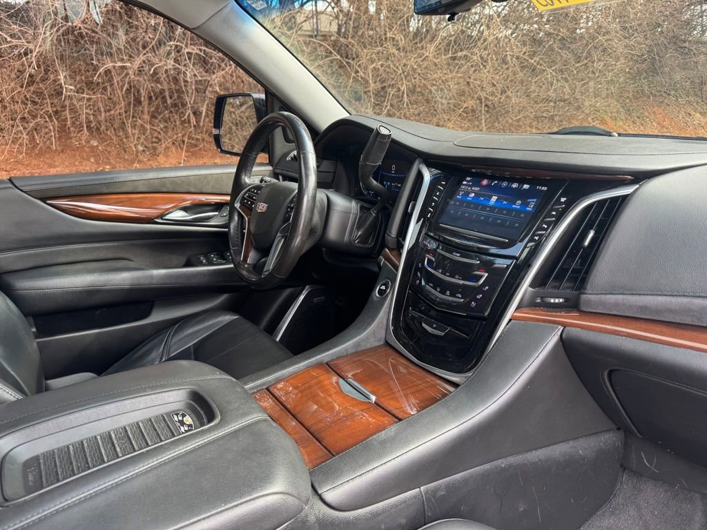 Used 2018 Cadillac Escalade ESV Luxury AWD/4WD image 13