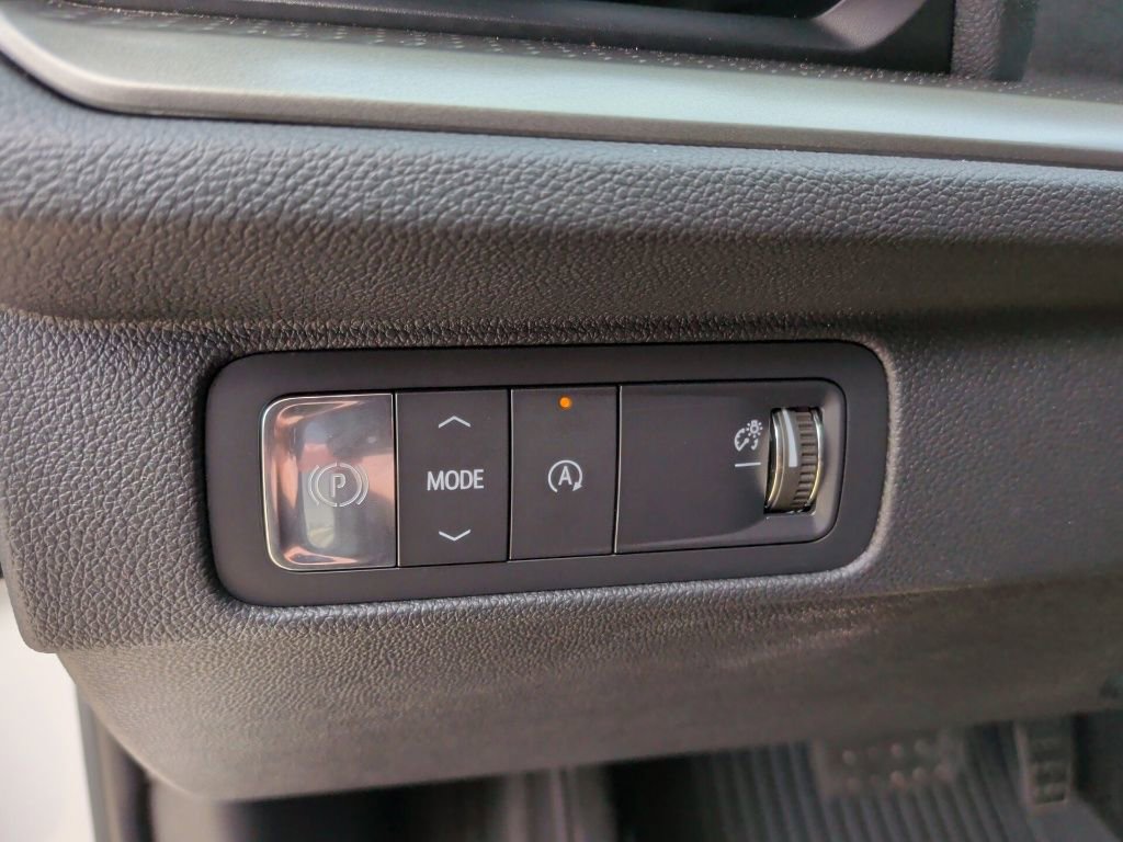 Used 2025 Chevrolet Traverse LT w/ Driver Confidence Package image 15