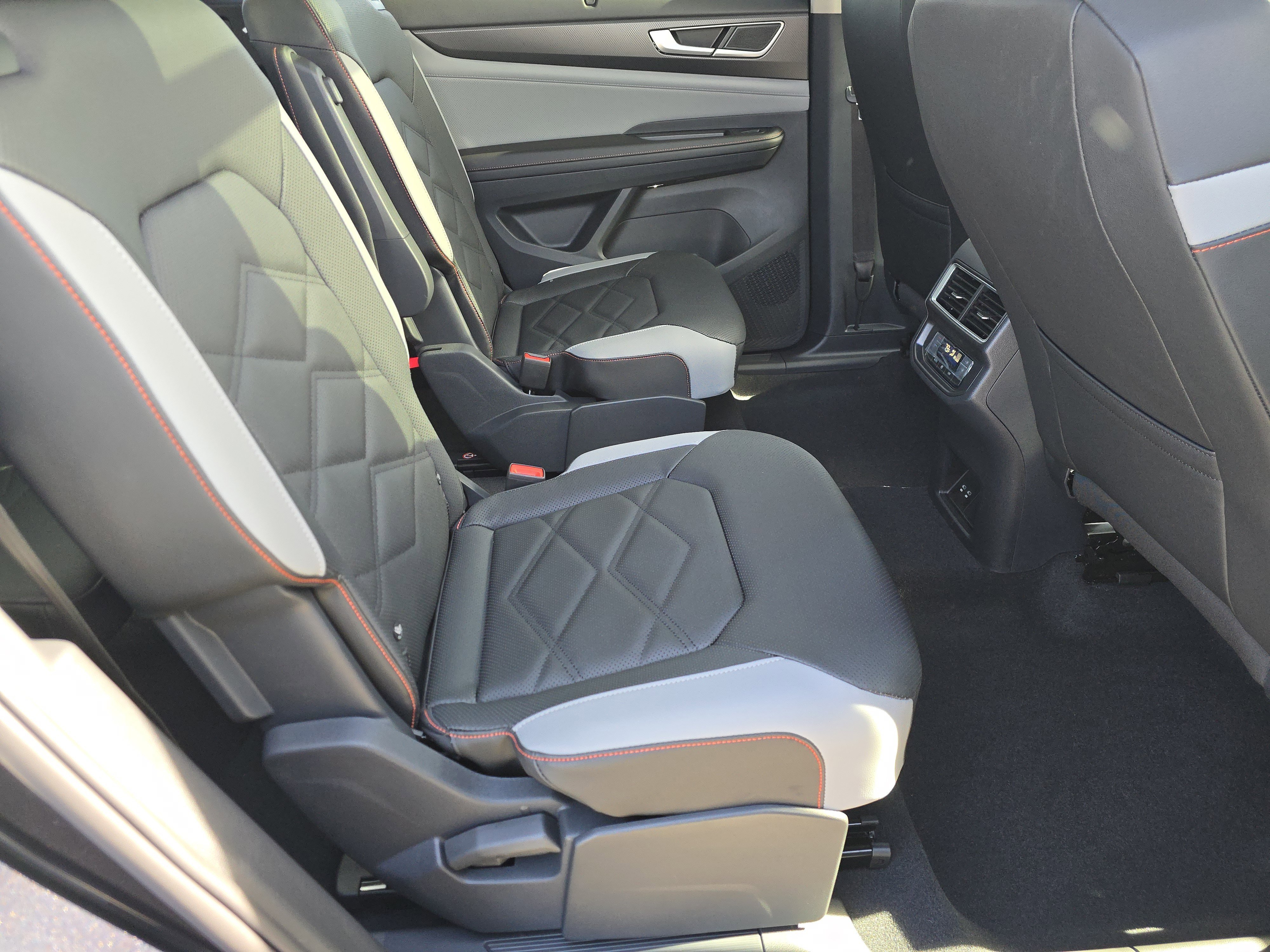 New 2026 Volkswagen Atlas Peak Edition image 15